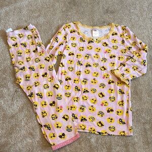 ESME pajama set
Smoke free pet free home
Amazing condition